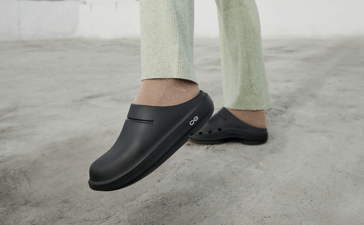 09-w_1200_black_1 Women's OOcloog Clog - Black