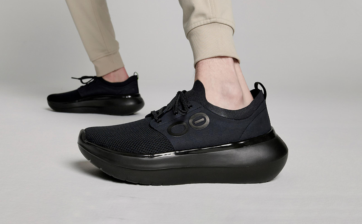 mens-oomy-stride-black-08-08-Mens_BlackStride1 Men's OOmy Stride - Black