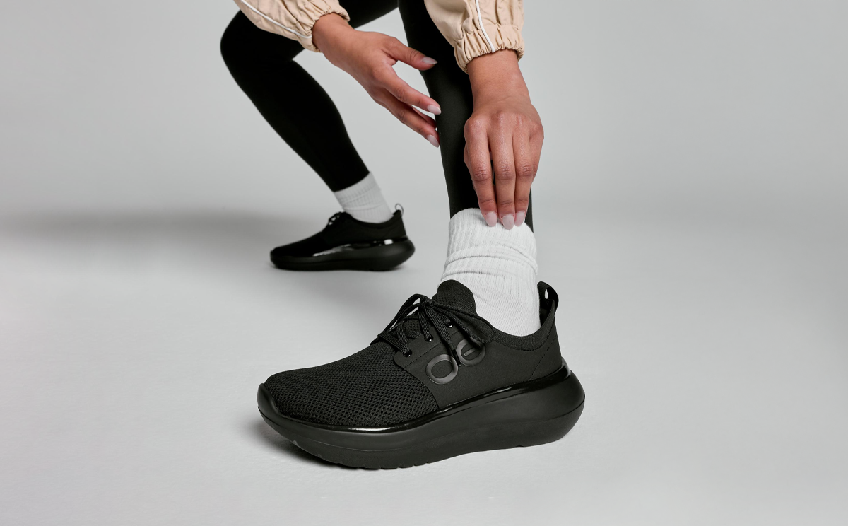 womens-oomy-stride-black-08-08-Womens_BlackStride1 Women's OOmy Stride - Black